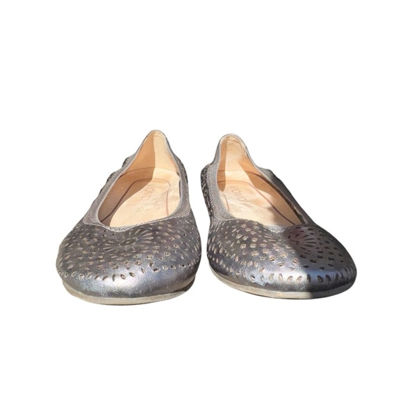 VIONIC Robyn Pewter Perforated Metallic Leather Ballet Flats Silver Shoes Sz 6.5 - Picture 3 of 12